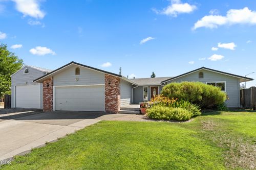 7680 Gladstone Ave, White City, OR, 97503-1117 | Card Image