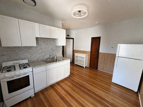 2s-869 Brock Ave, New Bedford, MA, 02744-1651 | Card Image