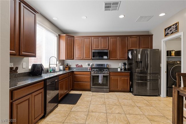 7237 Puddle Duck St, House other with 3 bedrooms, 3 bathrooms and null parking in Las Vegas NV | Image 13