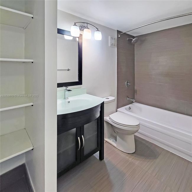 APT-211 - 8950 Ne 8 Th Ave, Condo with 2 bedrooms, 2 bathrooms and null parking in Miami FL | Image 5