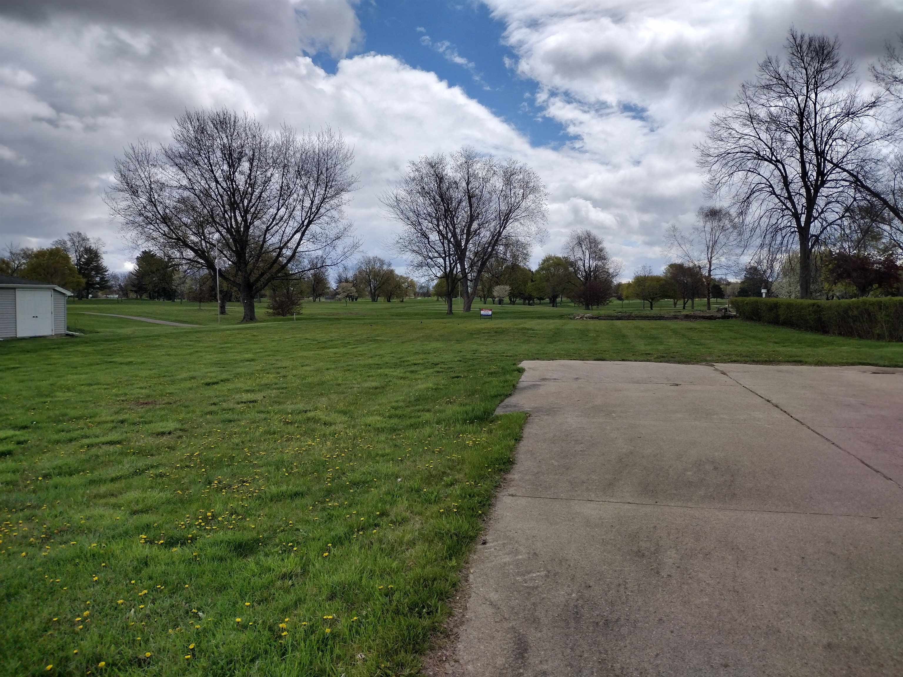 Meadow Green Ln, Linden, MI 48451