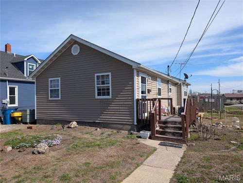 112 Virginia St, East Alton, IL, 62024-1054 | Card Image