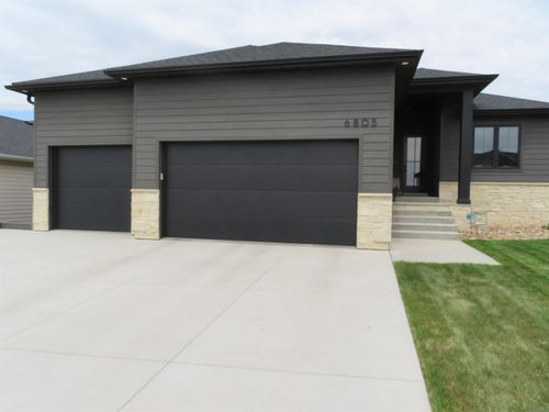 6805 Prairieview Dr, Sioux City, IA, 51106-8024 | Card Image