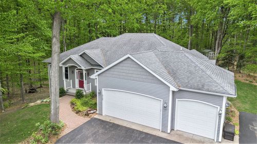 2725 Blue Meadow Dr, Traverse City, MI, 49685-7757 | Card Image