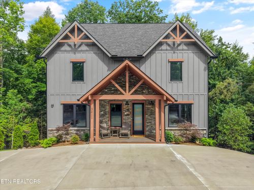3411 Pebblestone Way, Pigeon Forge, TN, 37863-5045 | Card Image