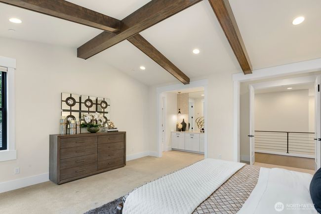 10906 Se 28 Th St, House other with 5 bedrooms, 5 bathrooms and 3 parking in Bellevue WA | Image 27