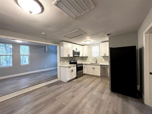 apt-b-4318 1st St, Bacliff, TX, 77518-1637 | Card Image