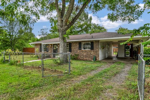 407 Hill St, Smithville, TX, 78957-2406 | Card Image