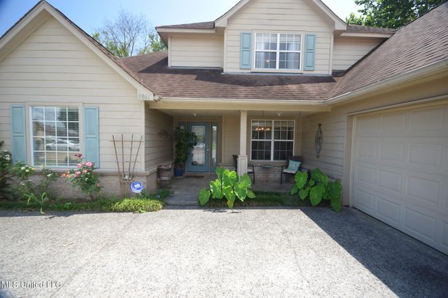 Front Entrance | Image 31