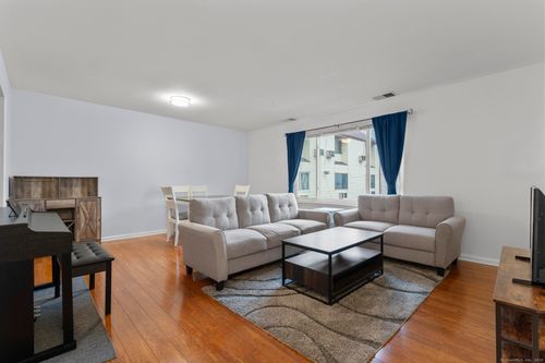4-2 Washington Ct, Stamford, CT, 06902-2314 | Card Image