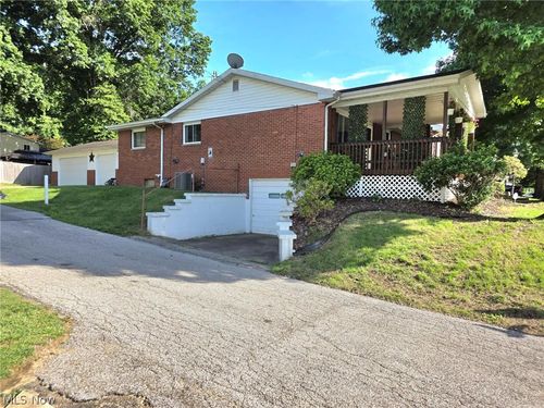 2814 16th Ave, Vienna, WV, 26105-2622 | Card Image