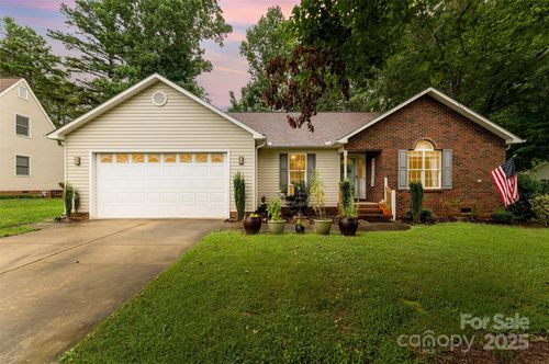 505 Hunters Way, Lexington, NC, 27292-2655 | Card Image