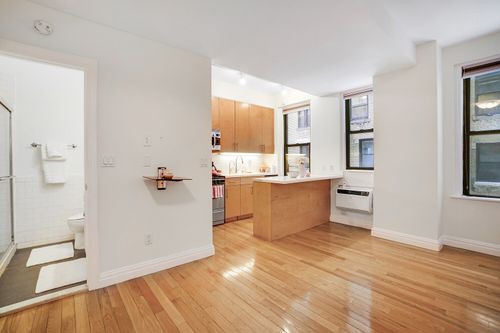 1i-825 W End Ave, New York, NY, 10025-5349 | Card Image
