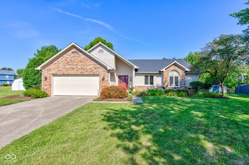 7732 Geist Estates Dr, Indianapolis, IN, 46236-8657 | Card Image