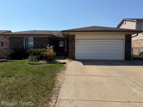 36675 Engleside Dr, Sterling Heights, MI, 48310-4548 | Card Image