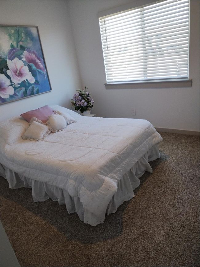 secondary bedroom. | Image 10