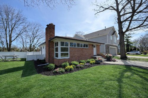 2051 Avondale St, Sylvan Lake, MI, 48320-1707 | Card Image