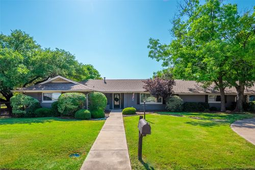 102 Clearman St, Krum, TX, 76249-4402 | Card Image