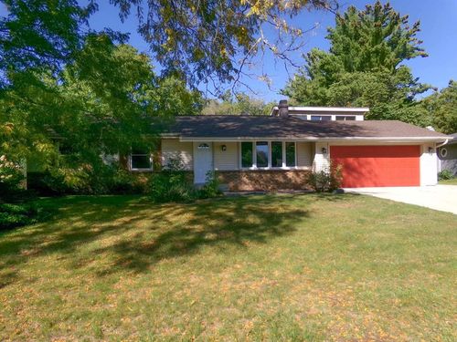 2855 Chatsworth Dr, Beloit, WI, 53511-1939 | Card Image
