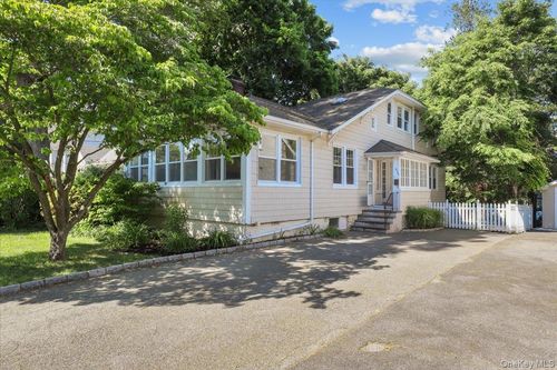 625 Lorraine St, Mamaroneck, NY, 10543-1727 | Card Image