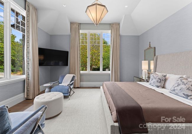 This large secondary suite features a walk-in closet and a private en-suite on the main level. | Image 25