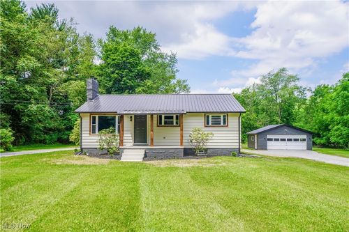 5589 Breezewood Dr Ne, Canton, OH, 44705-4409 | Card Image