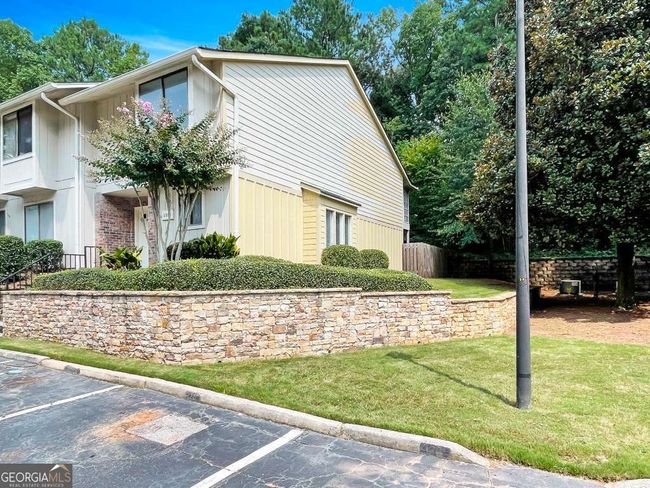 2252 Runnymead Rdg Se, Townhouse with 2 bedrooms, 3 bathrooms and 2 parking in Marietta GA | Image 33
