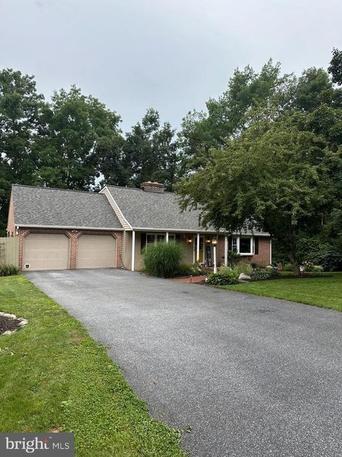 24 Brookwood Dr, Lititz, PA, 17543-9462 | Card Image
