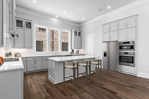 4072 Oak Cir, Addison, TX, 75001-1577 | Card Image