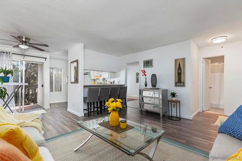 202-7506 Parkway Plz, El Cajon, CA, 92020-2526 | Card Image