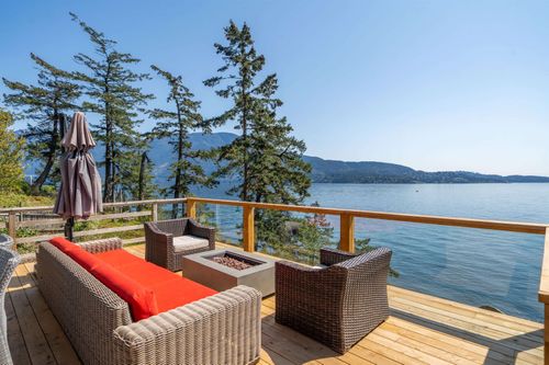 233 David Rd, Bowen Island, BC, V0N1G1 | Card Image
