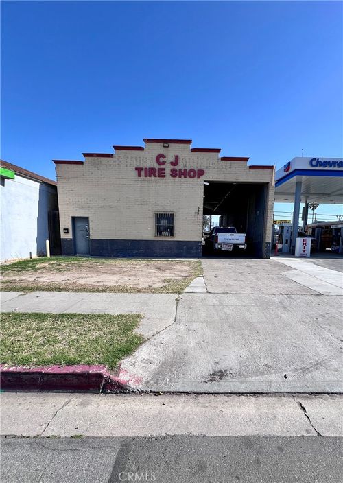 695 E Valley Blvd, Colton, CA, 92324-3121 | Card Image