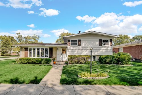 511 W Arquilla Dr, Glenwood, IL, 60425-1104 | Card Image