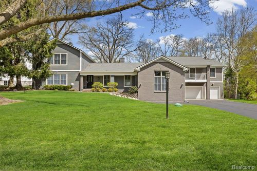 26296 Franklin Ct, Franklin, MI, 48025-1059 | Card Image