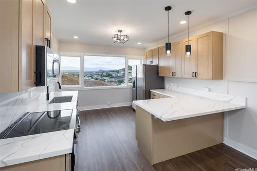 2130 Skyline Dr, Honolulu, HI, 96817-1523 | Card Image