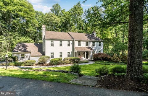 823 Nathan Hale Dr, West Chester, PA, 19382-7064 | Card Image