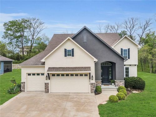 8016 Nw Roberts Rd, Weatherby Lake, MO, 64152-4817 | Card Image