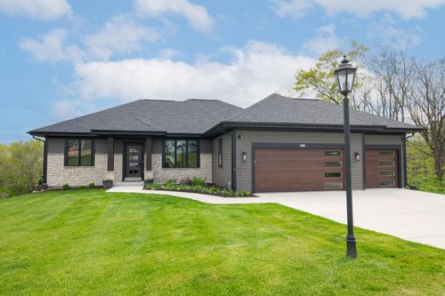 3841 Madison St, Waukesha, WI, 53188-5138 | Card Image
