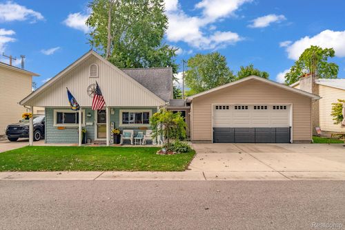 3017 Elmwood Dr, Fort Gratiot, MI, 48059-2811 | Card Image