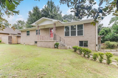 15305 Northwood Dr, Gulfport, MS, 39503-6300 | Card Image