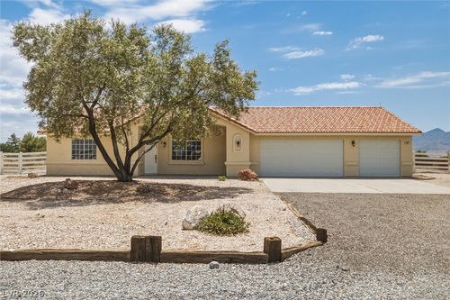 841 E Falcon St, Pahrump, NV, 89048-5723 | Card Image