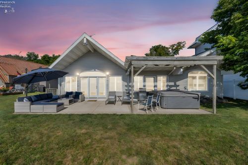 156 Cessna Dr, Put-in-Bay, OH, 43456-6567 | Card Image