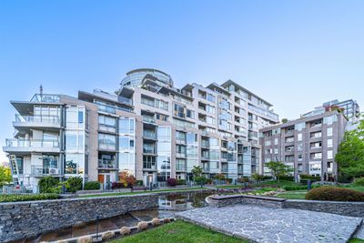 906 - 1288 Marinaside Cres, Condo with 2 bedrooms, 2 bathrooms and 1 parking in Vancouver BC | Image 3