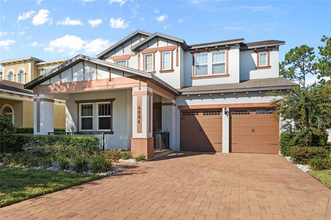 Front of the house and driveway | Image 4