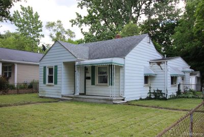 1600 Woodward Heights, Home with 3 bedrooms, 1 bathrooms and null parking in Ferndale MI | Image 1