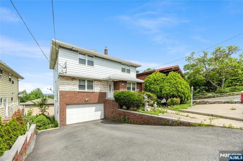 261 10th St, Palisades Park, NJ, 07650-2967 | Card Image