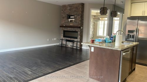 244 Moody Dr, Kleinburg, ON, L4H3Z6 | Card Image
