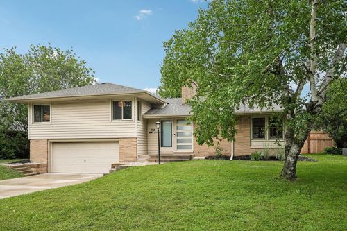 7524 W Wisconsin Avenue, Wauwatosa, WI, 53213 | Card Image