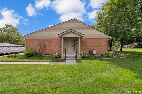 3711 Old Creek Rd, TROY, MI, 48084-1654 | Card Image