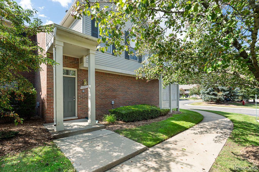 Rushcliffe Dr, Sterling Heights, MI 48313